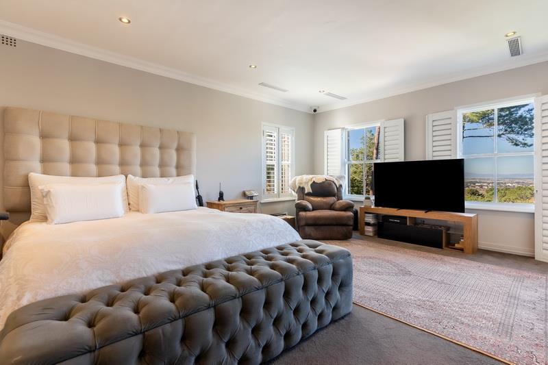 4 Bedroom Property for Sale in Constantia Western Cape